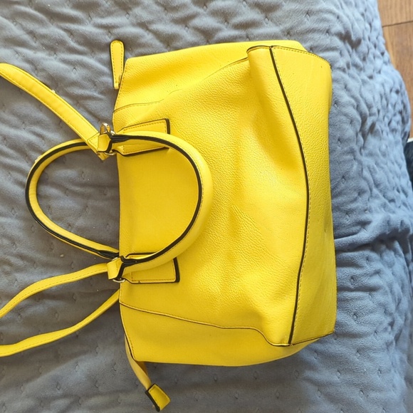 Yellow purse - Picture 2 of 3